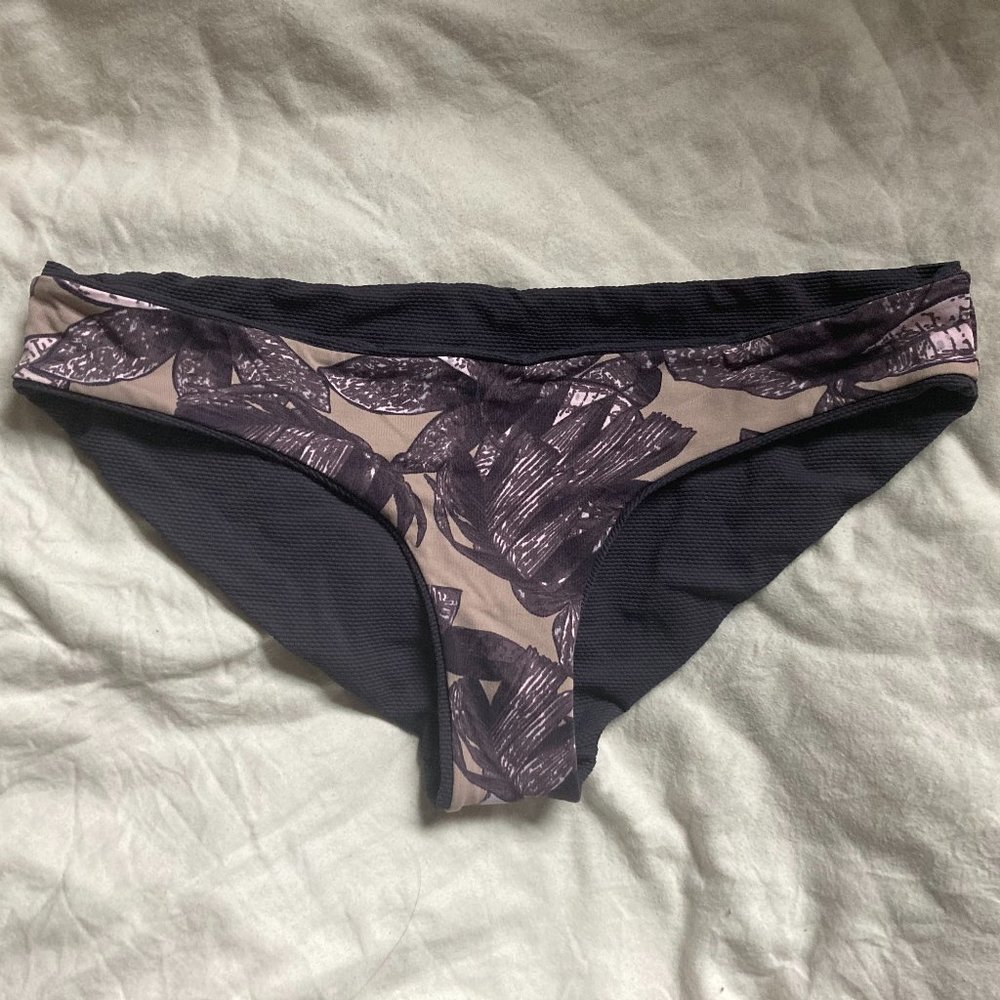 Reversible bikini bottom